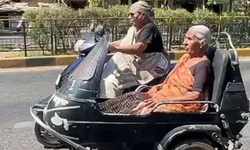 వయస్సు కేవలం సంఖ్యే! స్కూటర్‌పై 86 ఏళ్ల బామ్మలు జల్సా.. నెట్టింట్లో వైరల్