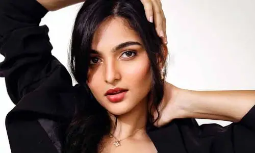Kayadu Lohar: జోరు పెంచిన యంగ్ హీరోయిన్.. వరుస ఆఫర్స్‌తో ఫుల్ బిజీగా బ్యూటీ