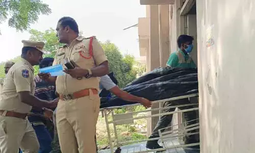 పేలుళ్లలో మృతి చెందిన జవాన్ల మృతదేహాలు ఎంజీఎం మార్చురీకి