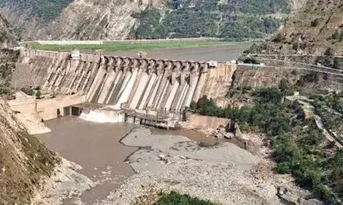 Salal Dam: రియాసిలోని సలాల్ డ్యామ్ మూడు గేట్లను తెరిచిన అధికారులు