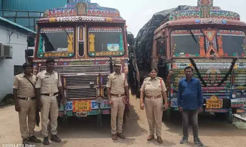 ఆంధ్ర నుంచి తెలంగాణకు అక్రమంగా ధాన్యం రవాణా..