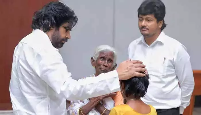 Pawan Kalyan: డిప్యూటీ సీఎం పవన్ గొప్ప నిర్ణయం.. జీతం మొత్తం వారి సంక్షేమం కోసమే.. Pawan Kalyan: డిప్యూటీ సీఎం పవన్ గొప్ప నిర్ణయం.. జీతం మొత్తం వారి సంక్షేమం కోసమే..