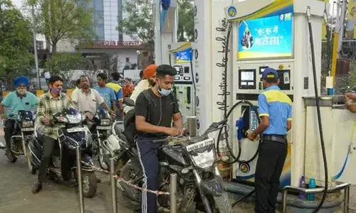 Petrol: పెట్రోల్, డీజిల్ కోసం టెన్షన్ వద్దు.. సరిపడా ఇంధన నిల్వలు ఉన్నాయి