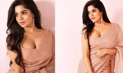 చీరకట్టులో చందమామ.. కుర్ర గుండెల్లో ప్రేమ నామా..!
