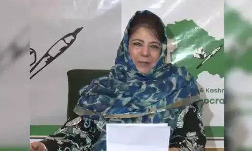 Mehbooba Mufti: కంటతడి పెట్టుకున్న జమ్ము కశ్మీర్ మాజీ సీఎం ముఫ్తీ