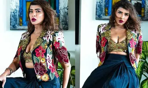ఆ పార్ట్ పై ఉన్న టాటూను చూపిస్తూ మంచు లక్ష్మి ఫొటో షూట్.. పొంగుతున్న పరువాలు ఛీ కొడుతున్న నెటిజన్లు అంటూ కామెంట్స్