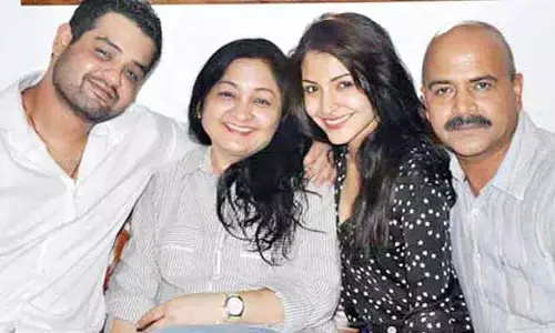 Anushka Sharma:‘తండ్రి యుద్ధ రంగంలో ఉన్నప్పుటి రోజుల్ని గర్తు చేసుకున్న అనుష్క శర్మ.. ఆ సమయంలో తల్లి