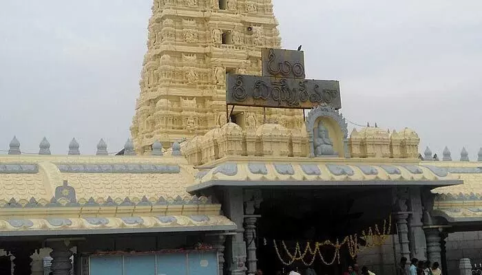 ఆ ఆలయం వెళ్లే భక్తులకు అలర్ట్.. భారీగా పెరగనున్న టికెట్ ధర.. ఎంతంటే? ఆ ఆలయం వెళ్లే భక్తులకు అలర్ట్.. భారీగా పెరగనున్న టికెట్ ధర.. ఎంతంటే?