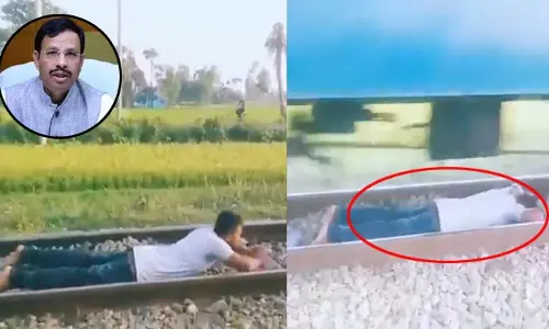 ఏదో వెలగబెట్టినట్లు సంతోషం? రైలు వెళ్తుండగా పట్టాలపై పడుకుని రీల్ : వీసీ సజ్జనార్