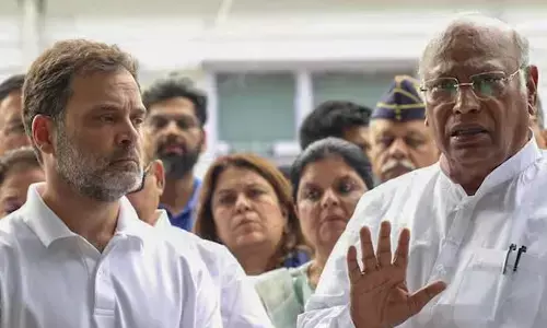 Congress: పార్లమెంటు ప్రత్యేక సమావేశాలు నిర్వహించాలని కోరిన రాహుల్ గాంధీ, ఖర్గె