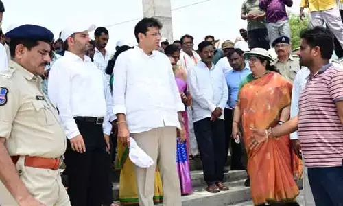 సరస్వతి పుష్కరాల పనుల్లో స్లో ఏంటి..త్వరతగతిన పూర్తి చేయాలని మంత్రి ఆగ్రహం