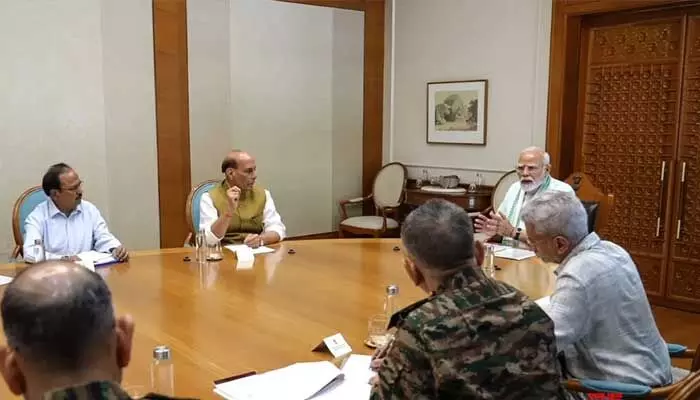 ప్రధాని మోడీ నివాసంలో అత్యున్నత స్థాయి సమావేశం ప్రధాని మోడీ నివాసంలో అత్యున్నత స్థాయి సమావేశం