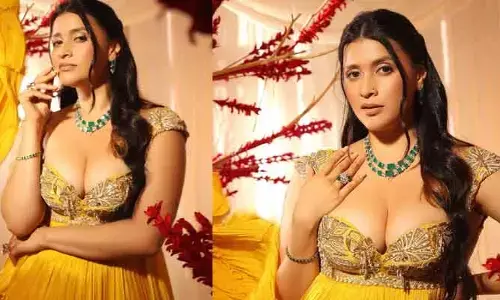 Mannara Chopra : మోడ్రన్‌గా మెరిసినా, ట్రెడిషన్‌లో తళుక్కుమన్నా అంతే హాట్..!