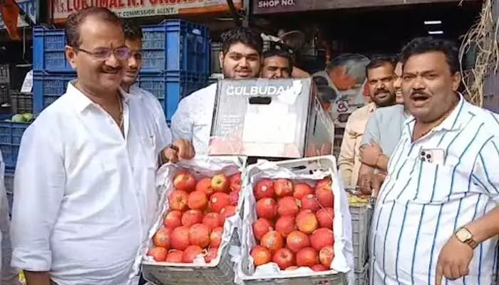 పాక్కు మద్దతుగా నిలిచిన టర్కీ.. భారత యాపిల్ వ్యాపారుల సంచలన నిర్ణయం పాక్కు మద్దతుగా నిలిచిన టర్కీ.. భారత యాపిల్ వ్యాపారుల సంచలన నిర్ణయం