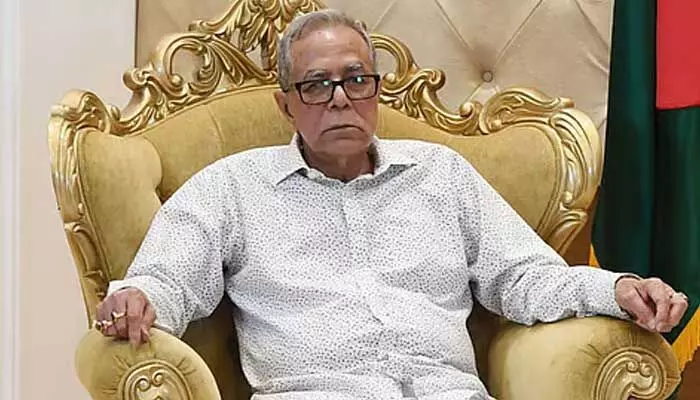 లుంగీతో పరారైన బంగ్లా మాజీ అధ్యక్షుడు లుంగీతో పరారైన బంగ్లా మాజీ అధ్యక్షుడు