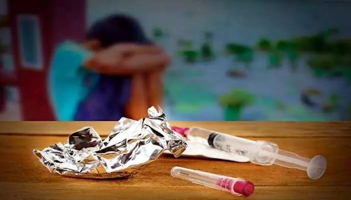 12 ఏళ్లకే డ్రగ్స్ అలవాటు.. ఆ పిల్లాడు ఏమయ్యాడు? 12 ఏళ్లకే డ్రగ్స్ అలవాటు.. ఆ పిల్లాడు ఏమయ్యాడు?