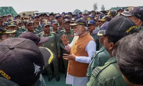 Modi: ఆదంపూర్ ఎయిర్ బేస్ కు ప్రధాని మోడీ..  సడెన్ విజిట్ వెనుక వ్యూహం ఇదేనా?