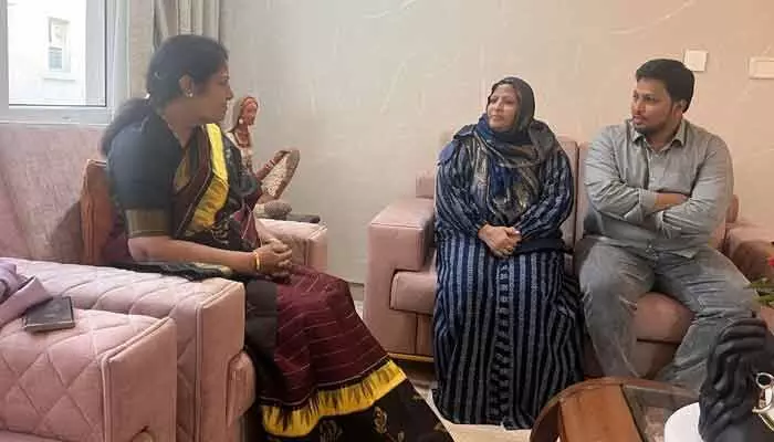 వైసీపీకి బిగ్ షాక్.. బీజేపీలో చేరిన మండలి డిప్యూటీ చైర్ పర్సన్ వైసీపీకి బిగ్ షాక్.. బీజేపీలో చేరిన మండలి డిప్యూటీ చైర్ పర్సన్
