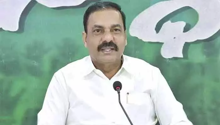 Ap Police: మాజీ మంత్రి కాకాణి కోసం ముమ్మరంగా గాలింపు Ap Police: మాజీ మంత్రి కాకాణి కోసం ముమ్మరంగా గాలింపు