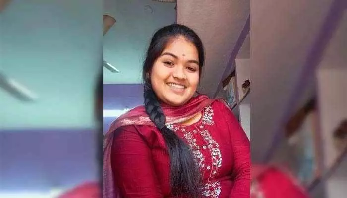 వైద్యం చేయించుకోలేక యువతి ఆత్మహత్య వైద్యం చేయించుకోలేక యువతి ఆత్మహత్య