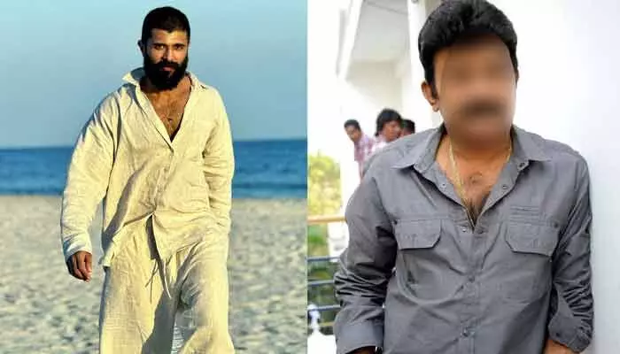 Vijay Devekonda: యాంగ్రీ మ్యాన్ V/s రౌడీ హీరో.. విజయ్ దేవరకొండ ‘రౌడీ జనార్థన్’లో విలన్గా ఆ స్టార్ హీరో Vijay Devekonda: యాంగ్రీ మ్యాన్ V/s రౌడీ హీరో.. విజయ్ దేవరకొండ ‘రౌడీ జనార్థన్’లో విలన్గా ఆ స్టార్ హీరో