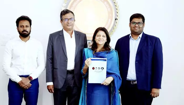 గూగుల్ క్లౌడ్ సంస్థతో తెలంగాణ సైబర్ సెక్యూరిటీ బ్యూరో కీలక ఒప్పందం గూగుల్ క్లౌడ్ సంస్థతో తెలంగాణ సైబర్ సెక్యూరిటీ బ్యూరో కీలక ఒప్పందం