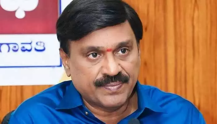 Flash News: సీబీఐ కోర్టులో గాలి జనార్థన్రెడ్డికి చుక్కెదురు Flash News: సీబీఐ కోర్టులో గాలి జనార్థన్రెడ్డికి చుక్కెదురు