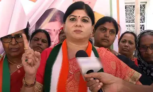 విజయశాంతి ఏం చేసిందని పదవిచ్చారు.. టీపీసీసీ చీఫ్‌పై సునీతా రావు ఫైర్