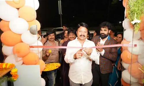 హైదరాబాదీ చాయ్ అడ్డా ప్రారంభించిన ప్ర‌ముఖ మ్యూజిక్ డైరెక్ట‌ర్
