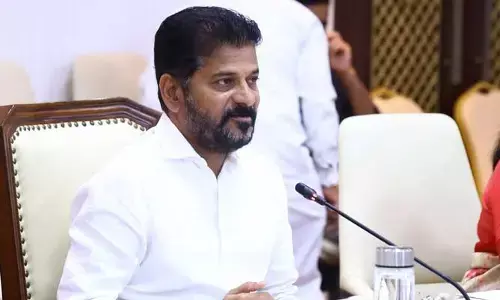 CM Revanth Reddy:  రాష్ట్రంలో ప్రయోగాత్మకంగా స్మార్ట్ పోల్స్.. అధికారులకు సీఎం కీలక ఆదేశాలు