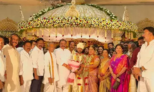 ఆర్మూర్ లో వివాహానికి హాజరైన టీపీసీసీ చీఫ్ మహేష్ కుమార్ గౌడ్..