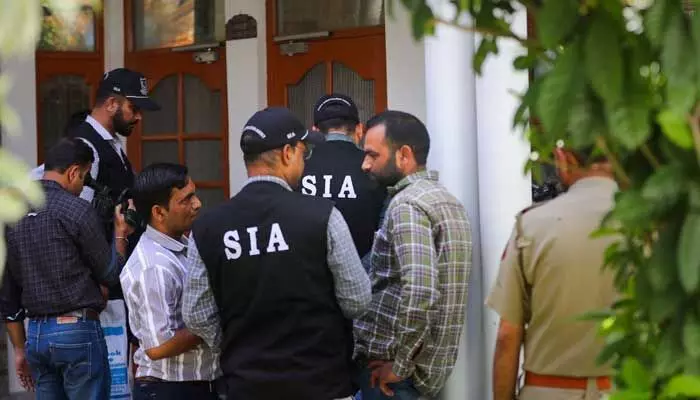 ఉగ్రవాదులపై నిఘా.. మధ్య, ఉత్తర కాశ్మీర్ జిల్లాలో SIA దాడులు ఉగ్రవాదులపై నిఘా.. మధ్య, ఉత్తర కాశ్మీర్ జిల్లాలో SIA దాడులు