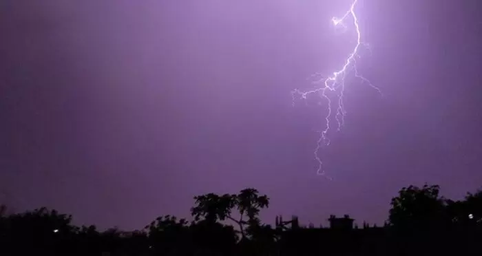 Odisha: ఒడిశాలో అకాల వర్షాలు.. పిడుగుపాటుతో 9 మంది మృతి Odisha: ఒడిశాలో అకాల వర్షాలు.. పిడుగుపాటుతో 9 మంది మృతి