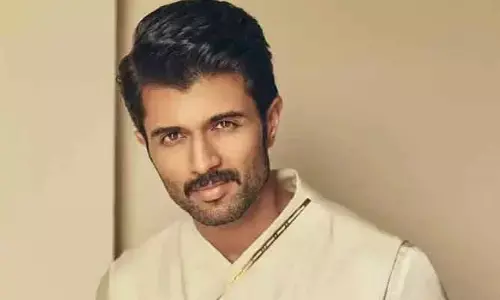 పవన్ కళ్యాణ్ పాట పాడిన విజయ్.. వారికి ప్రేమను అందించాలంటూ ఫ్యాన్స్‌కు కీలక విజ్ఞప్తి (వీడియో)