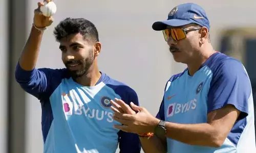 బుమ్రాకు కెప్టెన్సీ వద్దు.. వాళ్లిద్దరే ముద్దు: రవిశాస్త్రి