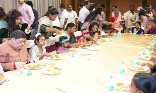 తొలిసారిగా అనాధ చిన్నారులకు ఆరోగ్యశ్రీ కార్డులు
