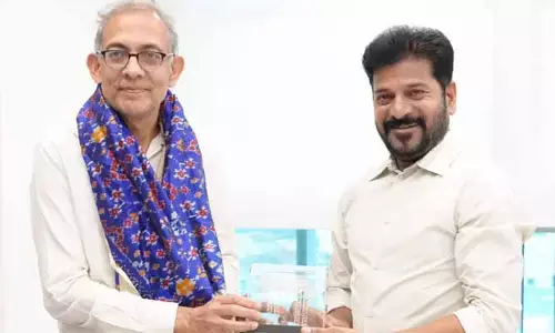 నోబెల్ గ్రహీత అభిజిత్ బెనర్జీతో సీఎం భేటీ.. కీలక అభ్యర్థన