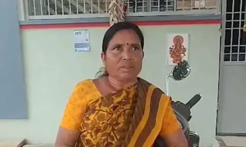 లంచం ఇస్తేనే ఫించన్‌పై మహిళ మరో వీడియో