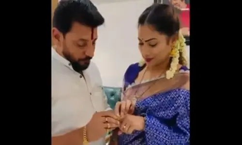 దువ్వాడ శ్రీనివాస్, దివ్వెల మాధురి ఎంగేజ్మెంట్.. వేలికి ఉంగరాలు తొడిగి.. నెట్టింట వీడియో హల్ చల్..