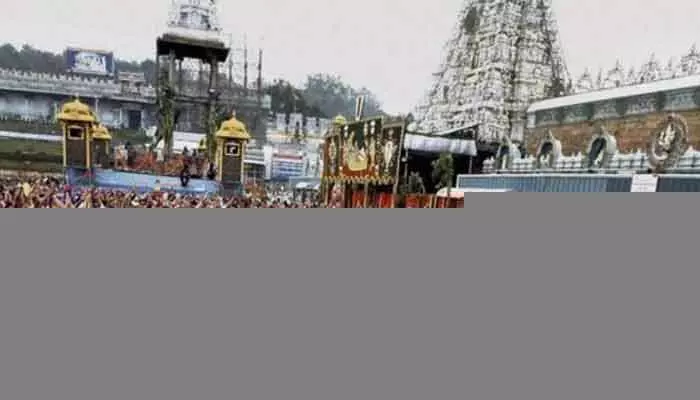 తిరుమలలో భారీగా పెరిగిన భక్తుల రద్దీ.. దర్శనానికి ఎంత సమయమంటే.. తిరుమలలో భారీగా పెరిగిన భక్తుల రద్దీ.. దర్శనానికి ఎంత సమయమంటే..