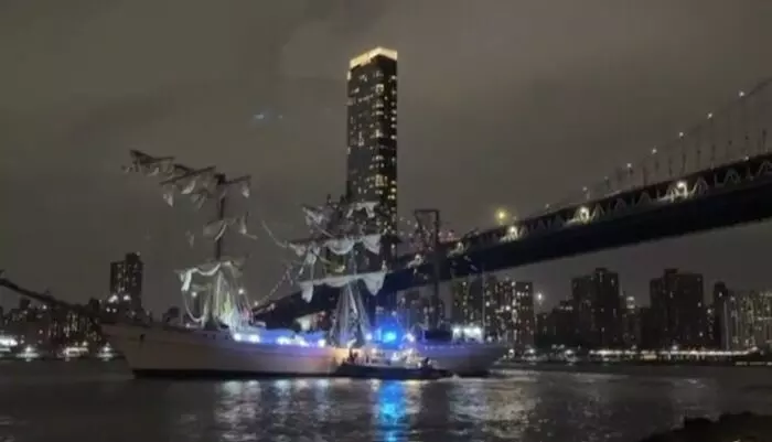 Mexican Navy ship: న్యూయార్క్ లో పడవ ప్రమాదం.. ఇద్దరు మృతి Mexican Navy ship: న్యూయార్క్ లో పడవ ప్రమాదం.. ఇద్దరు మృతి