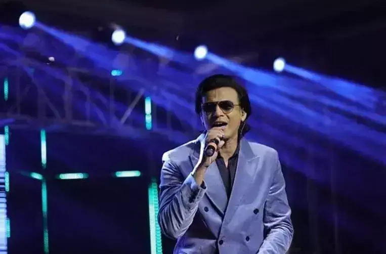 నాకు అమ్మాయిల సోకు ఉంది.. పెళ్లి తర్వాత కూడా పిచ్చి వేషాలు వేశా.. నా భార్య పిచ్చిది.. సంచలన వ్యాఖ్యలు చేసిన ప్రముఖ సింగర్ నాకు అమ్మాయిల సోకు ఉంది.. పెళ్లి తర్వాత కూడా పిచ్చి వేషాలు వేశా.. నా భార్య పిచ్చిది.. సంచలన వ్యాఖ్యలు చేసిన ప్రముఖ సింగర్
