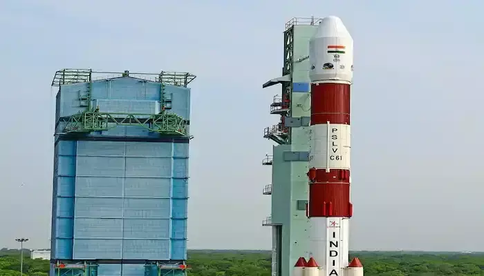 ఇస్రో మరో ఘనత.. నింగిలోకి ఎగిరిన PSLV-C61