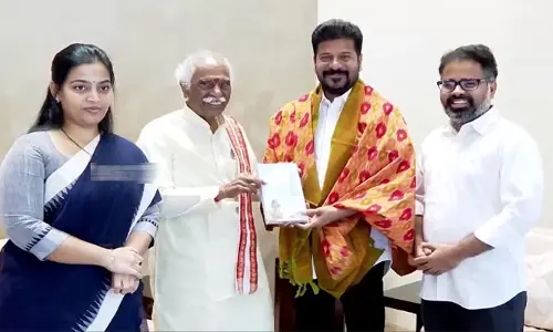 సీఎం రేవంత్ రెడ్డిని కలిసిన బండారు దత్తాత్రేయ.. తన ఆత్మకథ పుస్తకావిష్కరణకు ఆహ్వానం