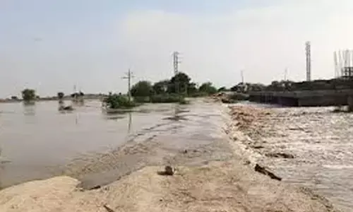 Alert:ఉధృతంగా ప్రవహిస్తున్న వాగు.. ఆ మార్గంలో నిలిచిన రాకపోకలు
