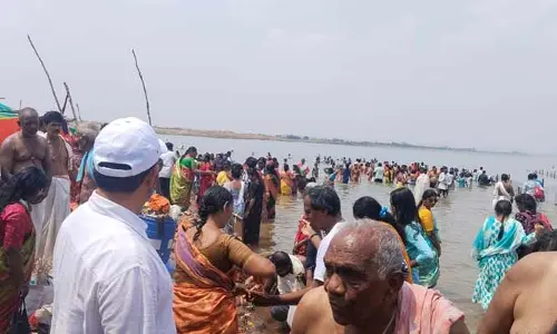 భక్త జన సంగమం.. కాలేశ్వర క్షేత్రం.. నాలుగో రోజు కార్లన్నీ కాలేశ్వరం వైపే