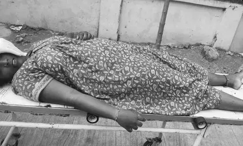 ఉరేసుకొని వివాహిత ఆత్మహత్య..