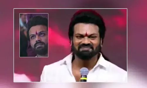 వెక్కి వెక్కి ఏడ్చిన మంచు మనోజ్.. ఆ జ్ఞాపకాలు చూసుకుని కన్నీళ్లు ఆపుకోలేకపోయిన హీరో.. ఓదార్చినా సరే..(వీడియో)