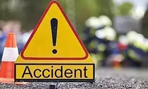 నేషనల్ హైవేపై లారీ బీభత్సం.. దంపతులు దుర్మరణం