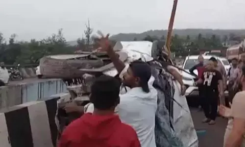 Car Accident: తీవ్ర విషాదం.. నదిలో పడిన కారు, ఐదుగురు మృతి